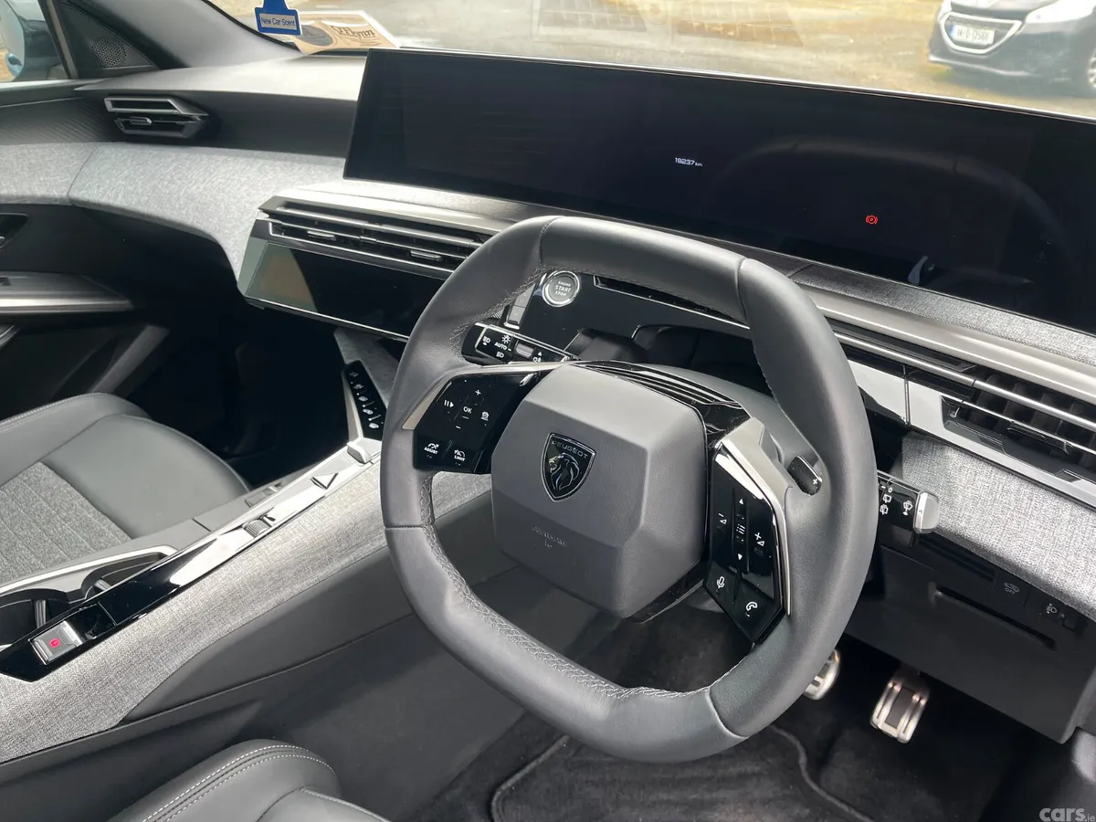 Peugeot 5008 MPV, Petrol Hybrid, 2025, Blue