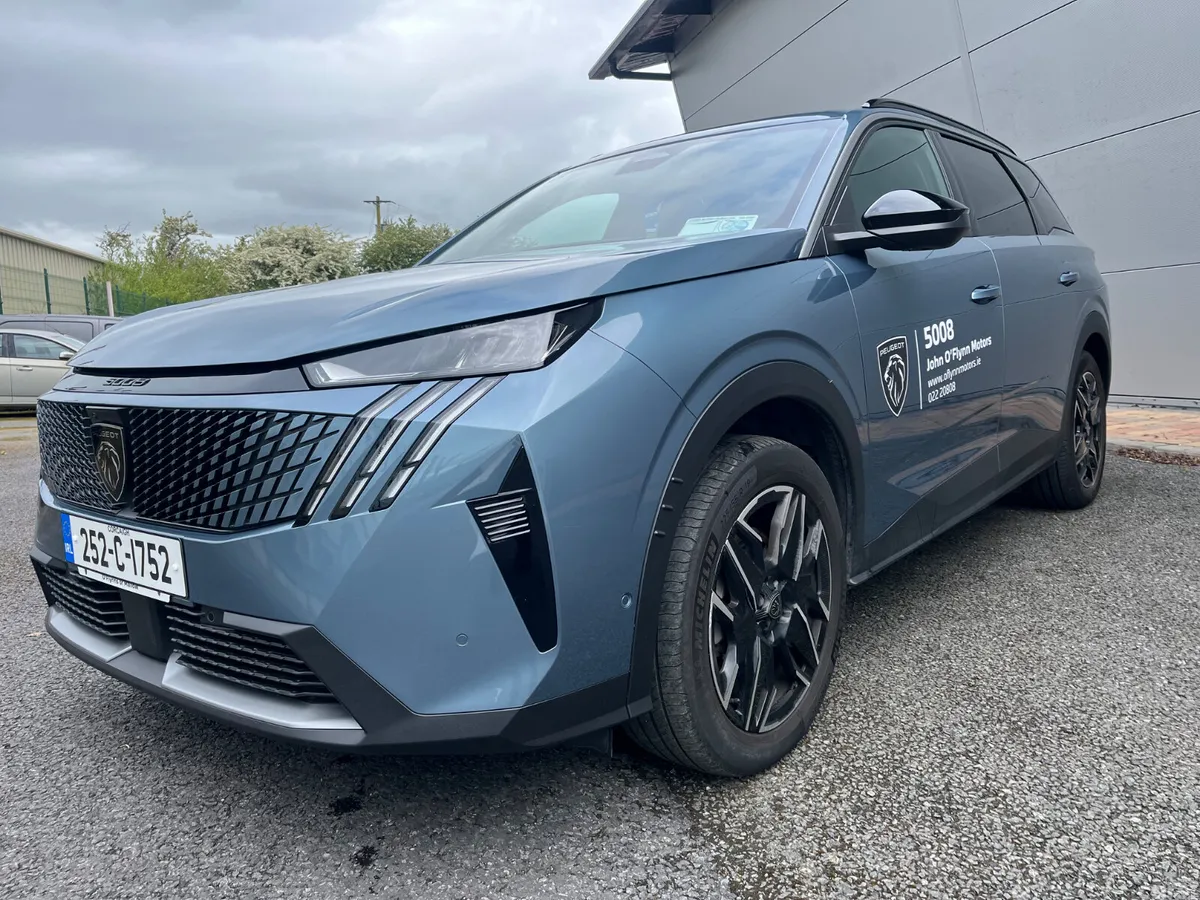 Peugeot 5008 MPV, Petrol Hybrid, 2025, Blue