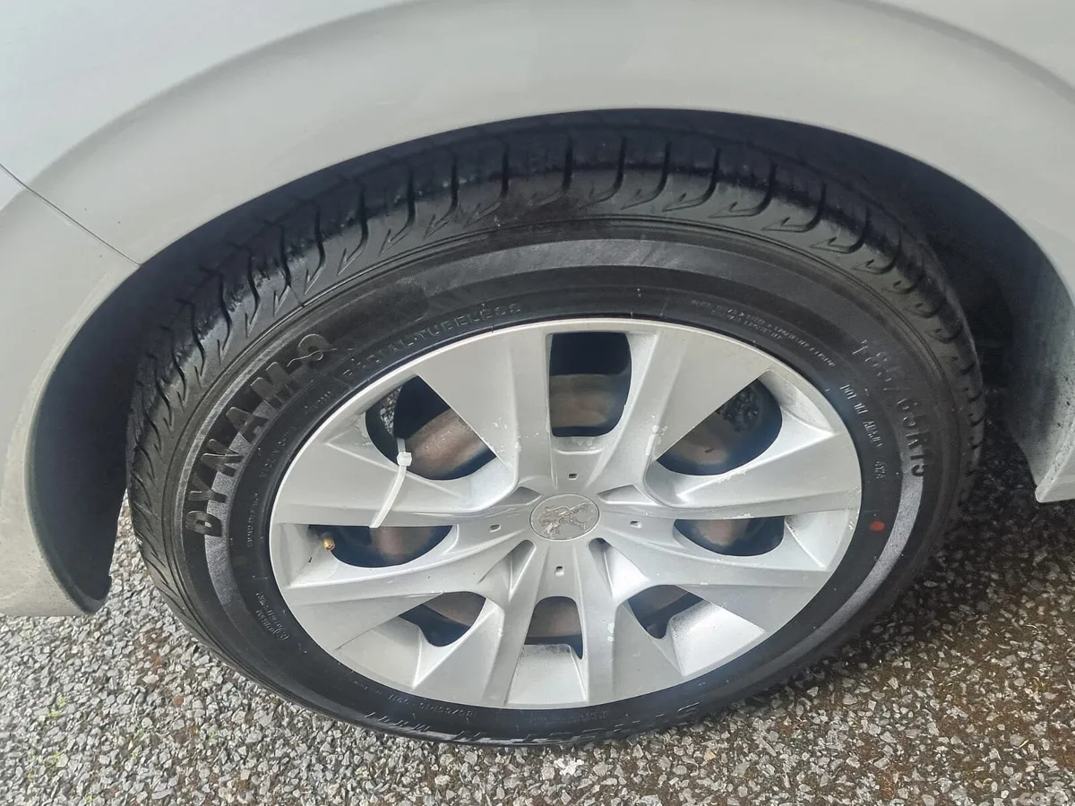Peugeot 208 Hatchback, Petrol, 2018, Grey