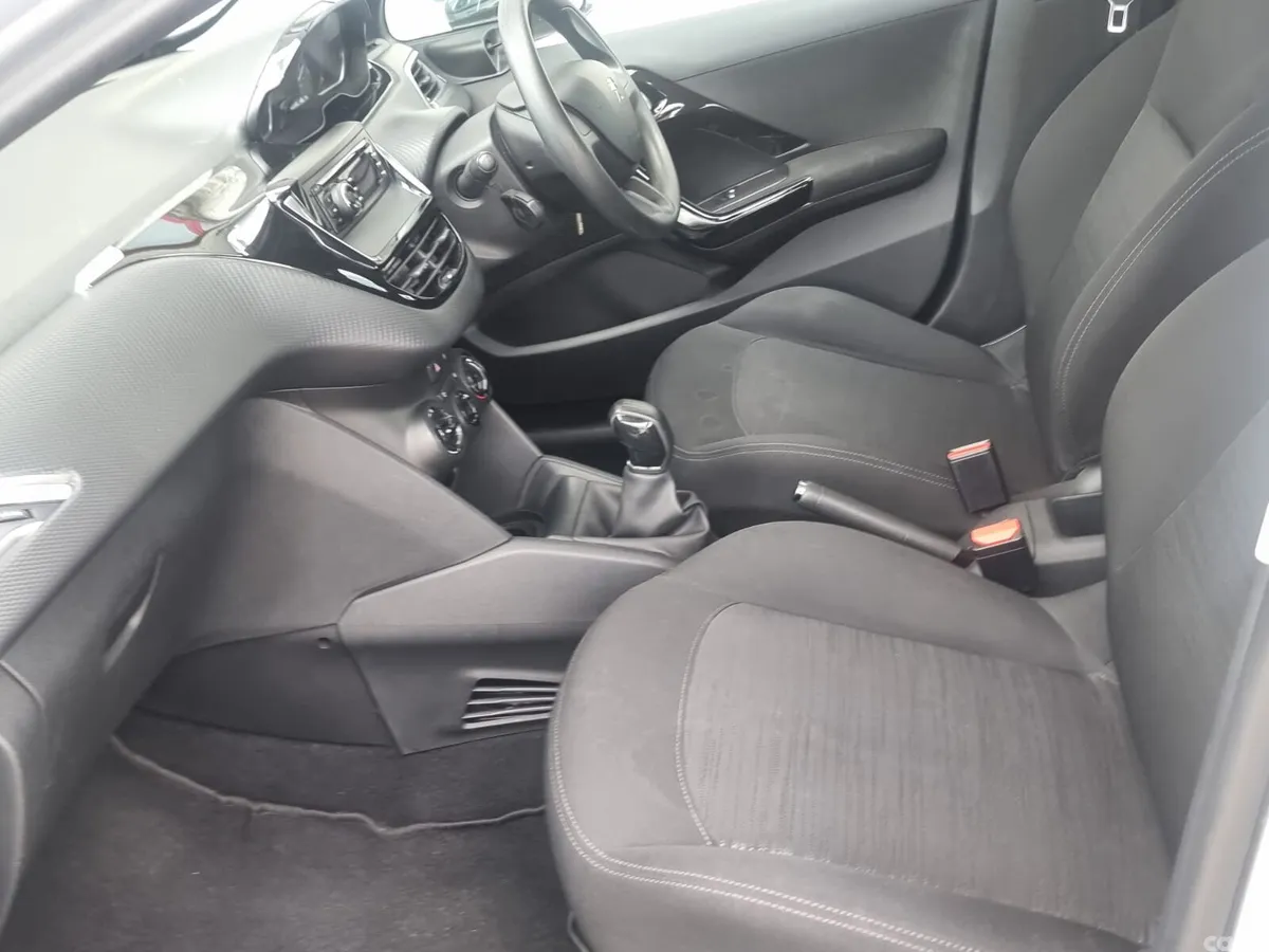Peugeot 208 Hatchback, Petrol, 2018, Grey