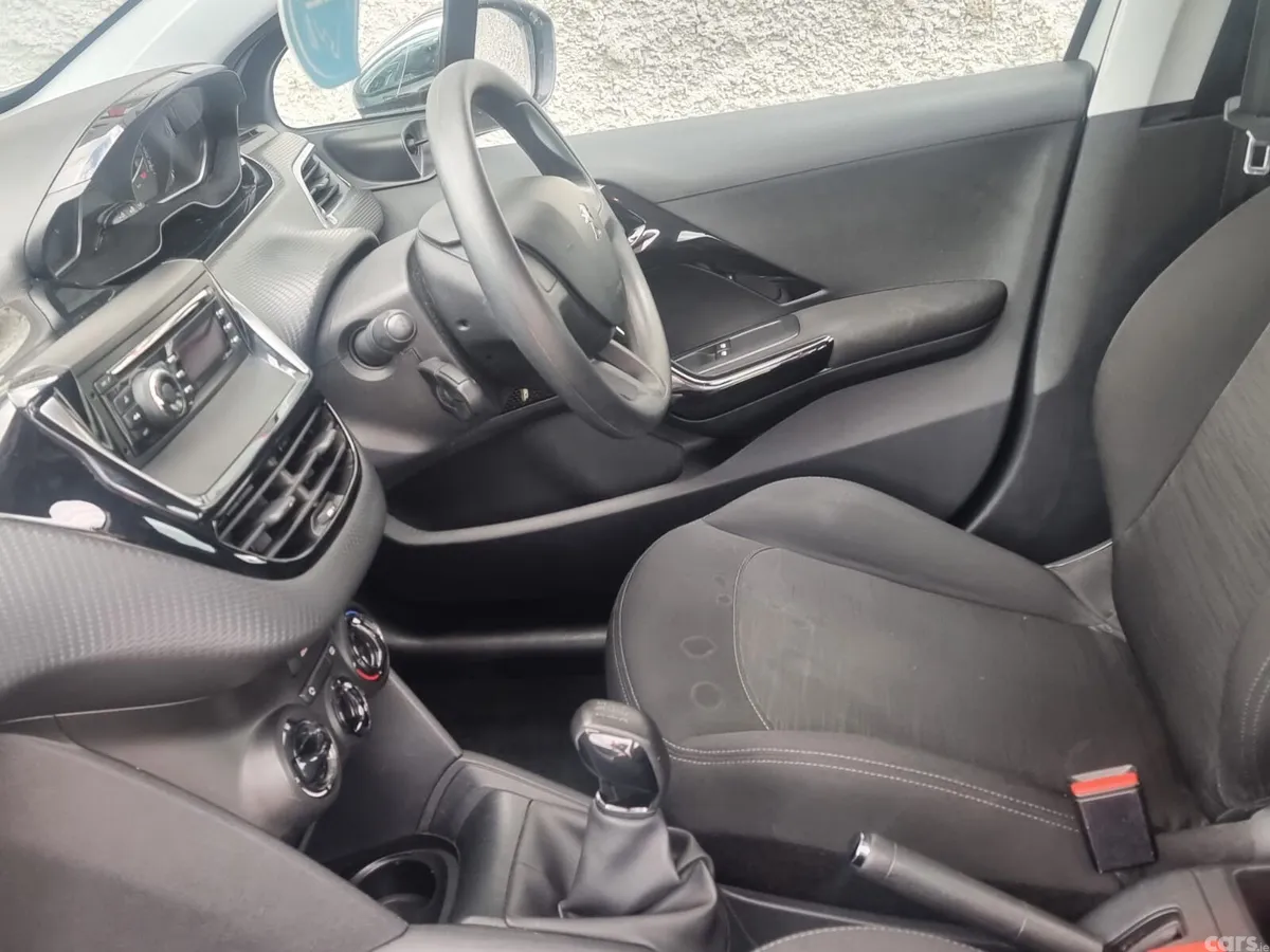 Peugeot 208 Hatchback, Petrol, 2018, Grey