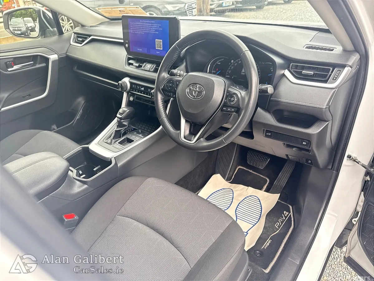 Toyota RAV4 SUV, Petrol Hybrid, 2024, White