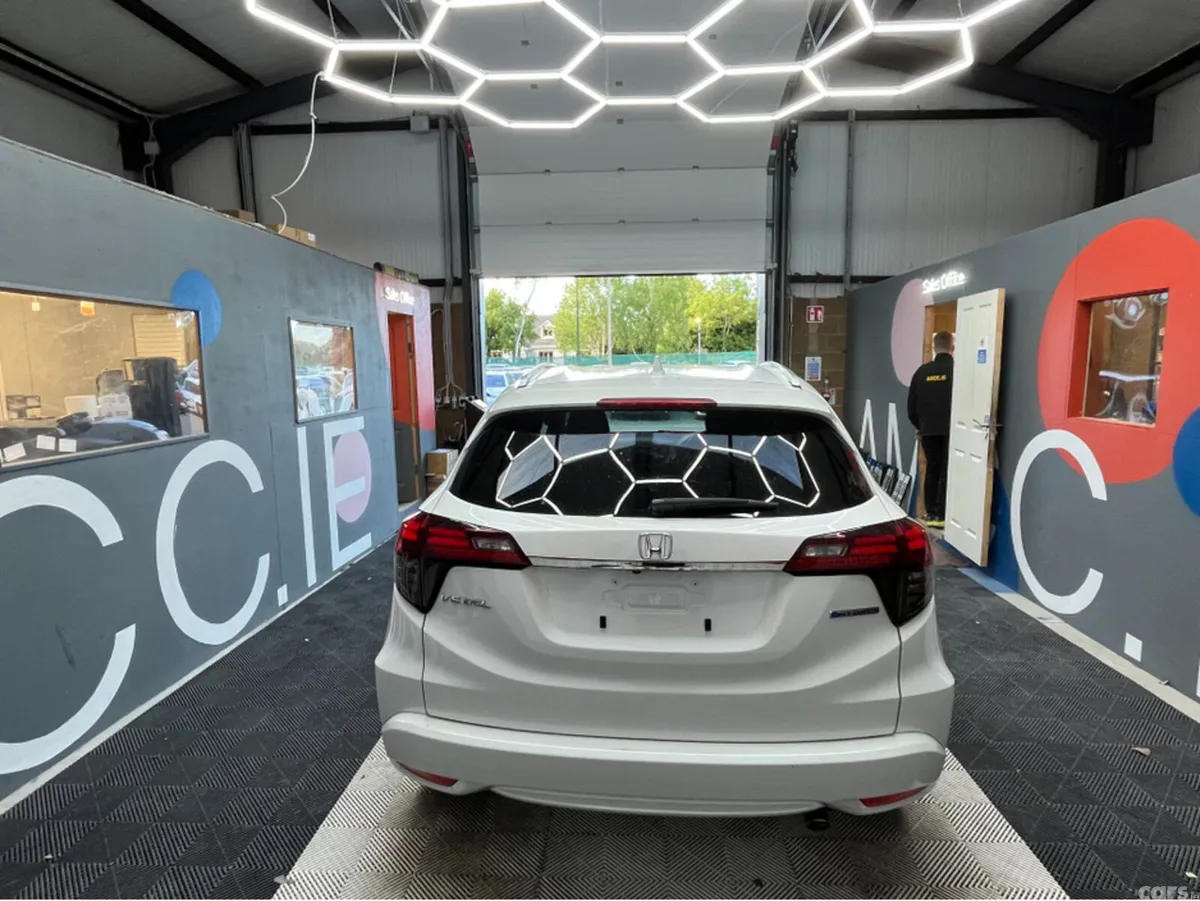 Honda Vezel SUV, Petrol Hybrid, 2018, White