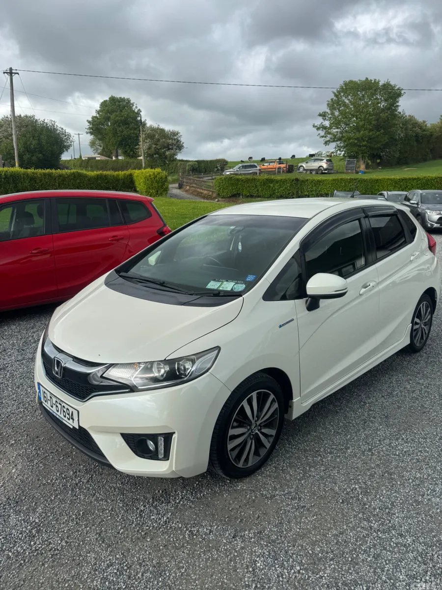 Honda Fit Hatchback, Petrol Hybrid, 2016, White
