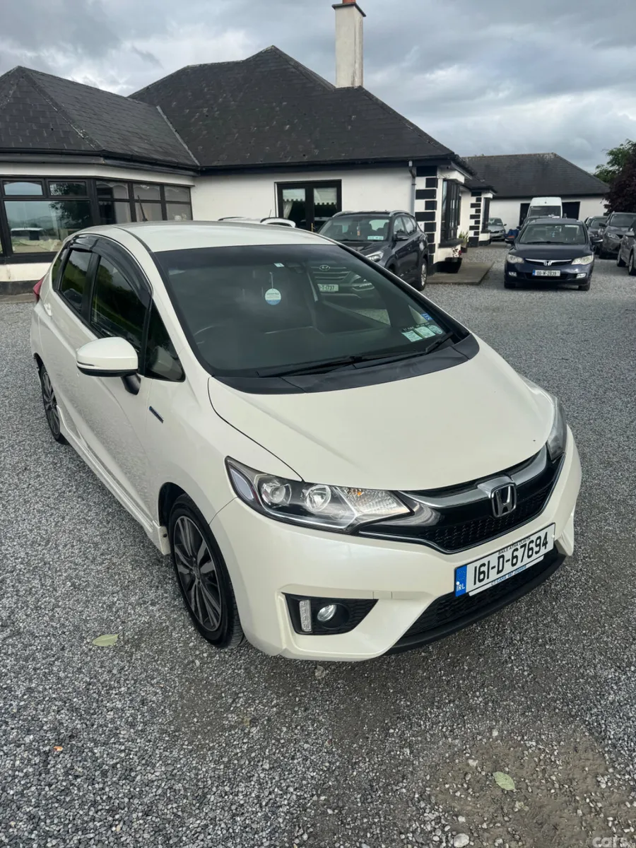 Honda Fit Hatchback, Petrol Hybrid, 2016, White