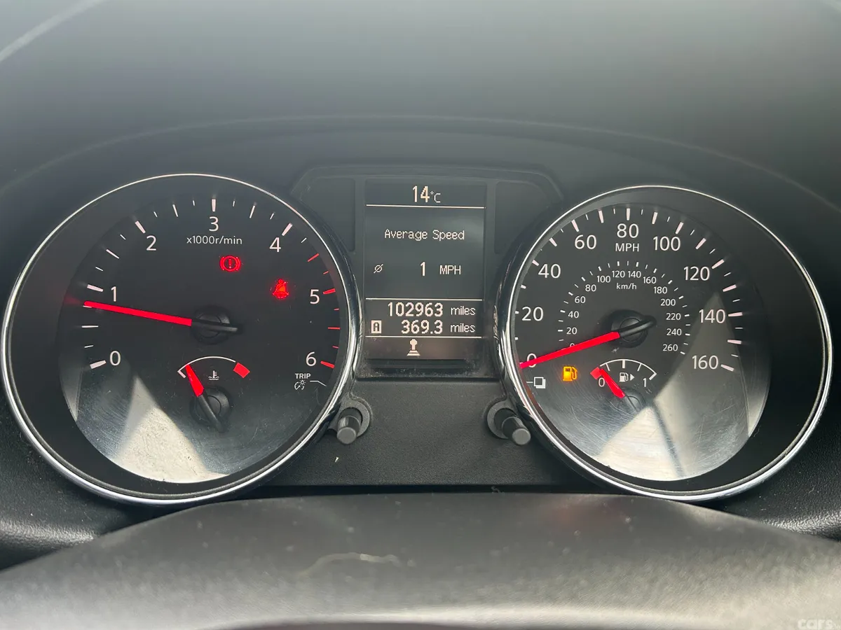 Nissan Qashqai Hatchback, Diesel, 2012, Grey