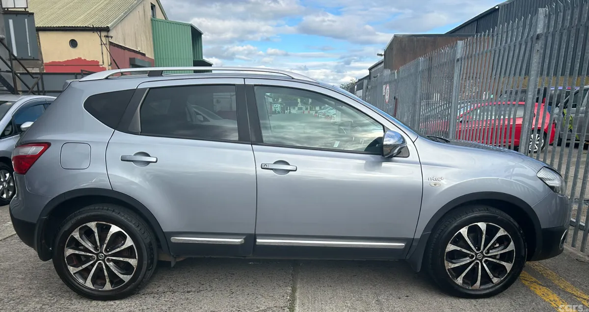 Nissan Qashqai Hatchback, Diesel, 2012, Grey