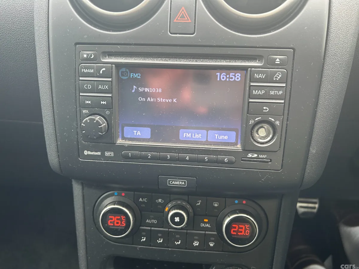 Nissan Qashqai Hatchback, Diesel, 2012, Grey