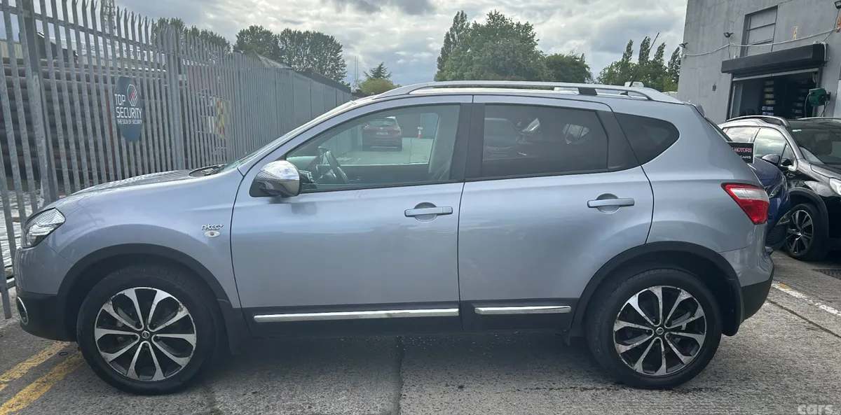 Nissan Qashqai Hatchback, Diesel, 2012, Grey
