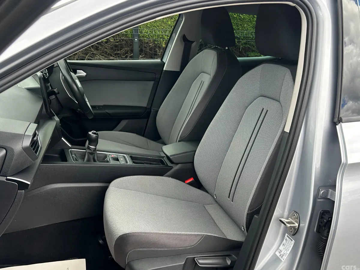 SEAT Leon Hatchback, Petrol, 2024, Silver