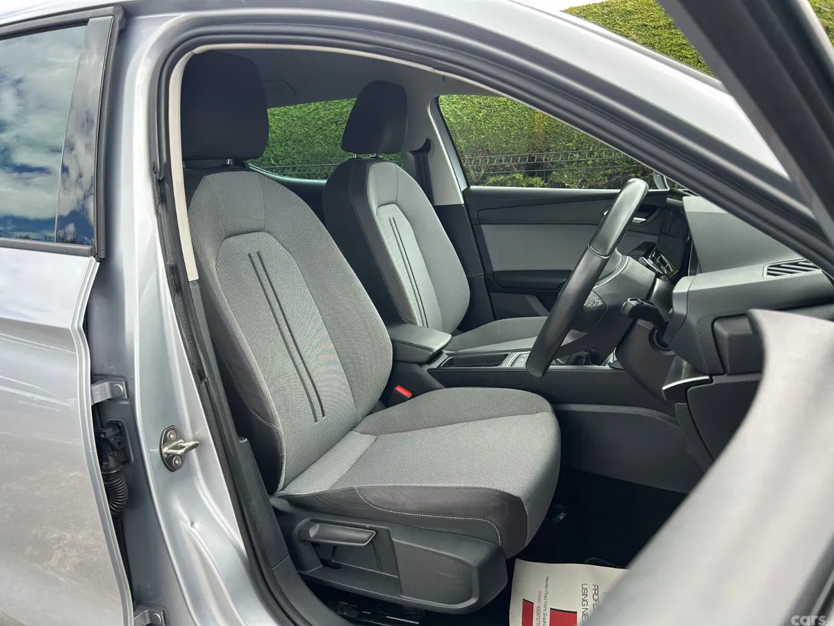 SEAT Leon Hatchback, Petrol, 2024, Silver