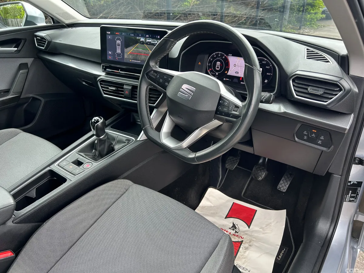 SEAT Leon Hatchback, Petrol, 2024, Silver