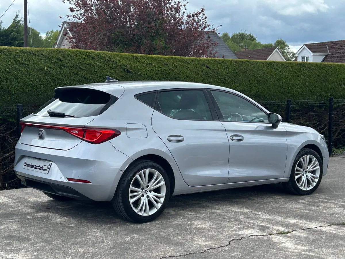 SEAT Leon Hatchback, Petrol, 2024, Silver