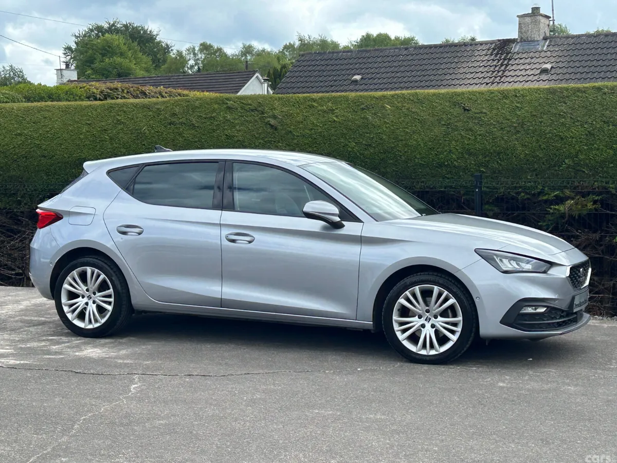 SEAT Leon Hatchback, Petrol, 2024, Silver