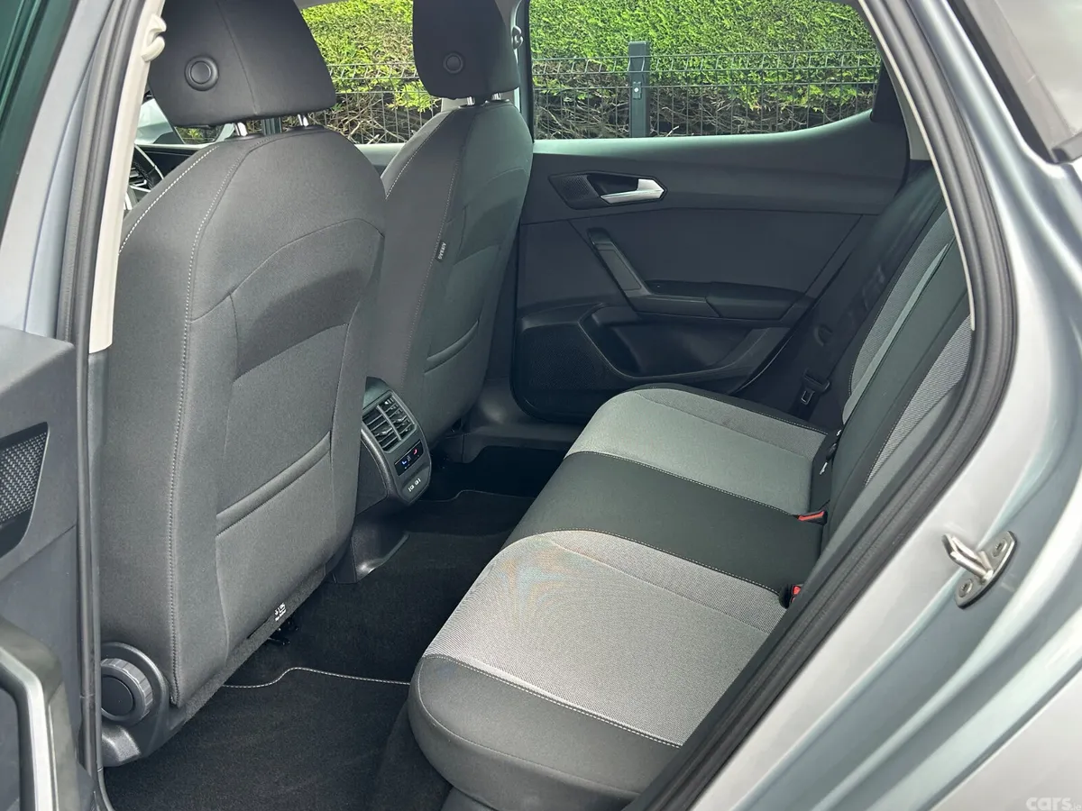 SEAT Leon Hatchback, Petrol, 2024, Silver