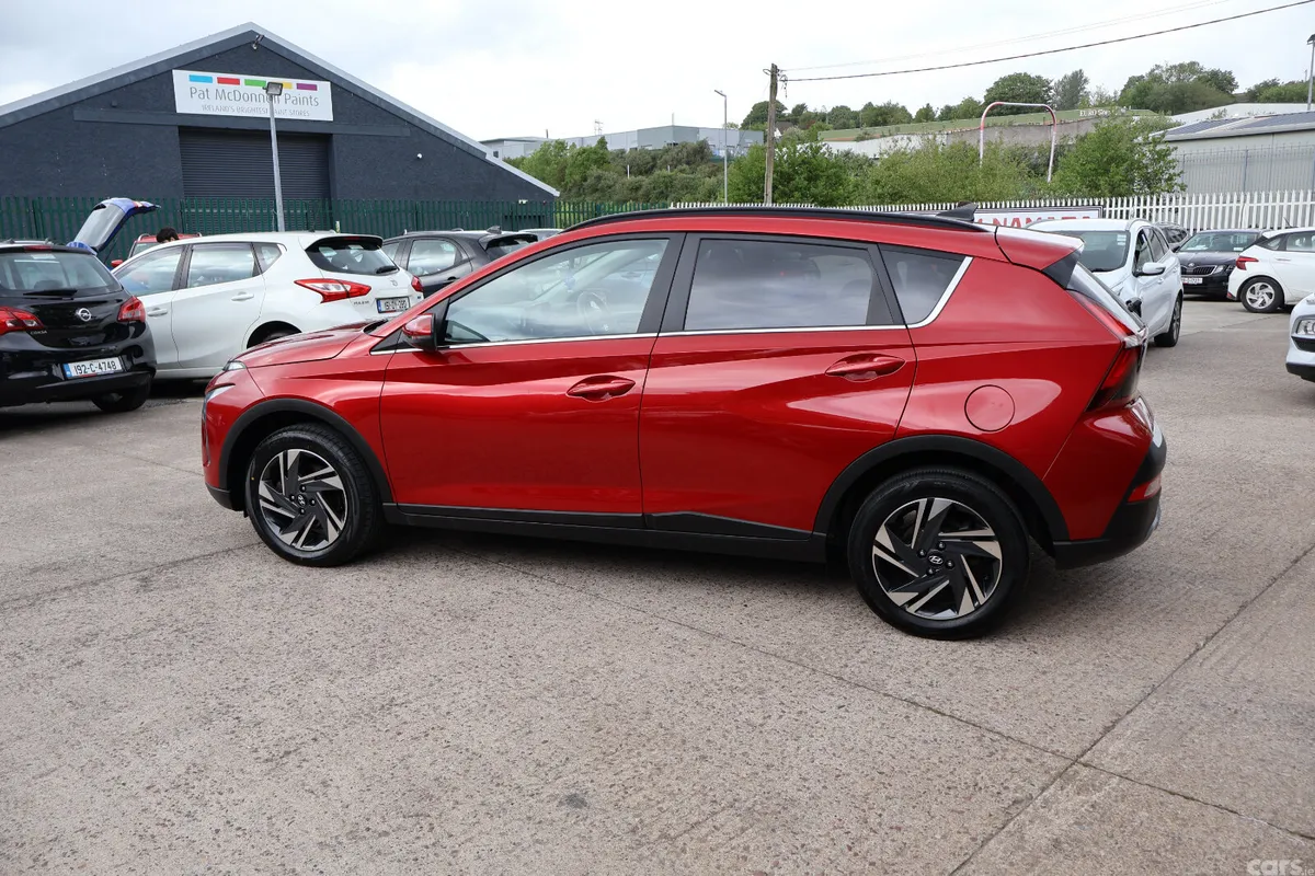 Hyundai Bayon Estate/Jeep, Petrol, 2022, Red