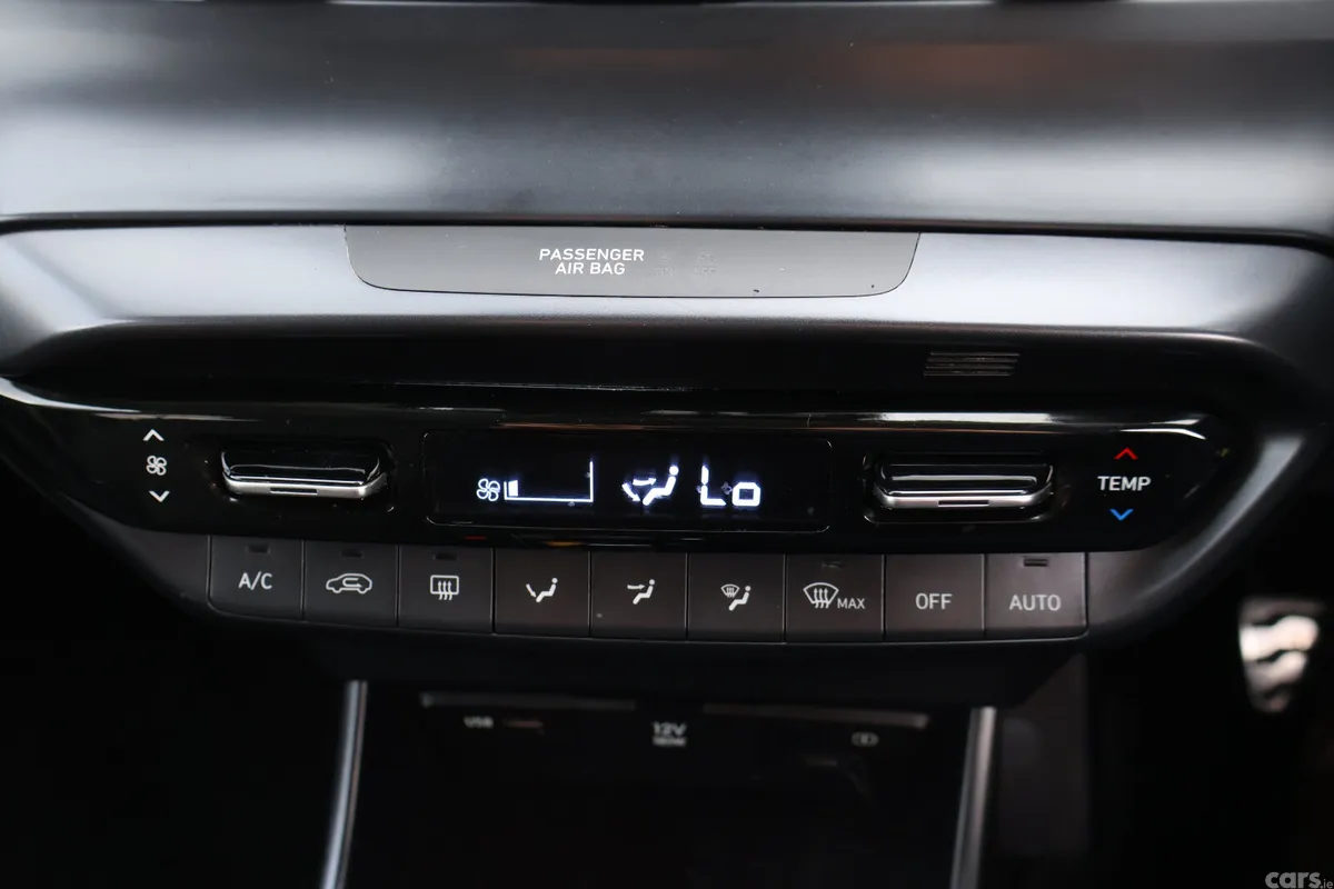 Hyundai Bayon Estate/Jeep, Petrol, 2022, Red