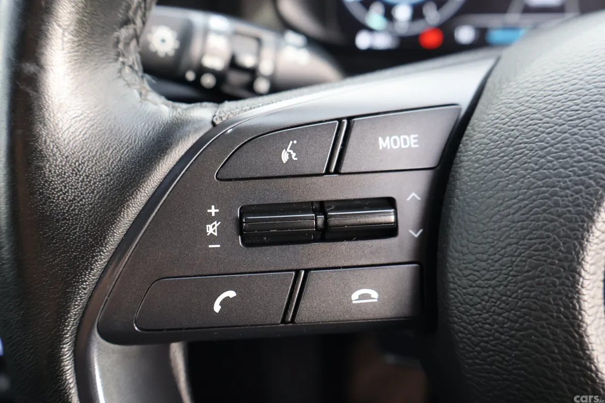 Hyundai Bayon Estate/Jeep, Petrol, 2022, Red