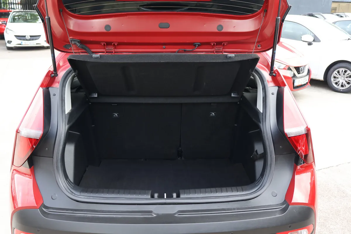 Hyundai Bayon Estate/Jeep, Petrol, 2022, Red
