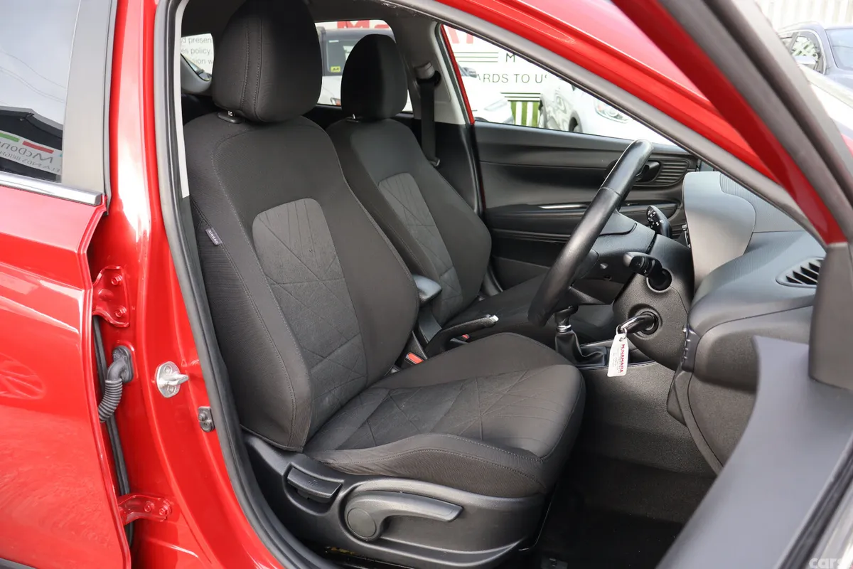 Hyundai Bayon Estate/Jeep, Petrol, 2022, Red