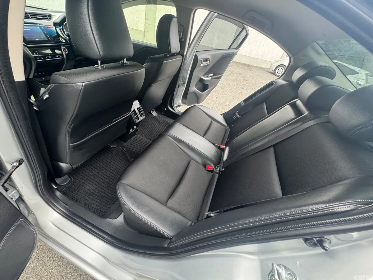 Honda Grace Saloon, Petrol Hybrid, 2014, Silver