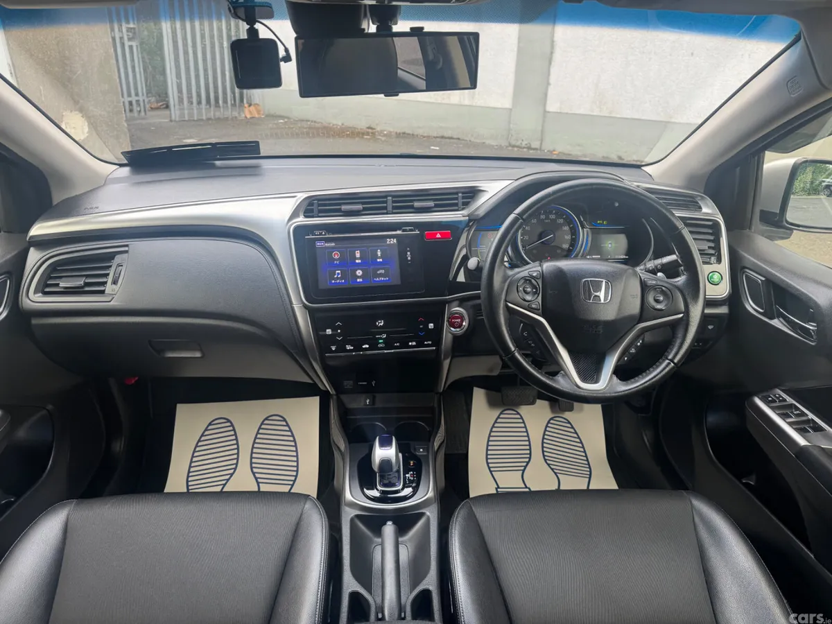 Honda Grace Saloon, Petrol Hybrid, 2014, Silver