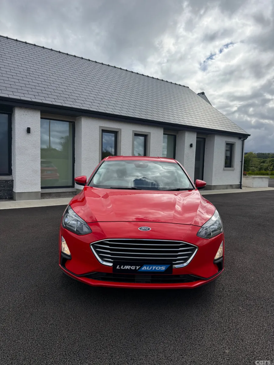 Ford Focus Hatchback, Diesel, 2021, Red
