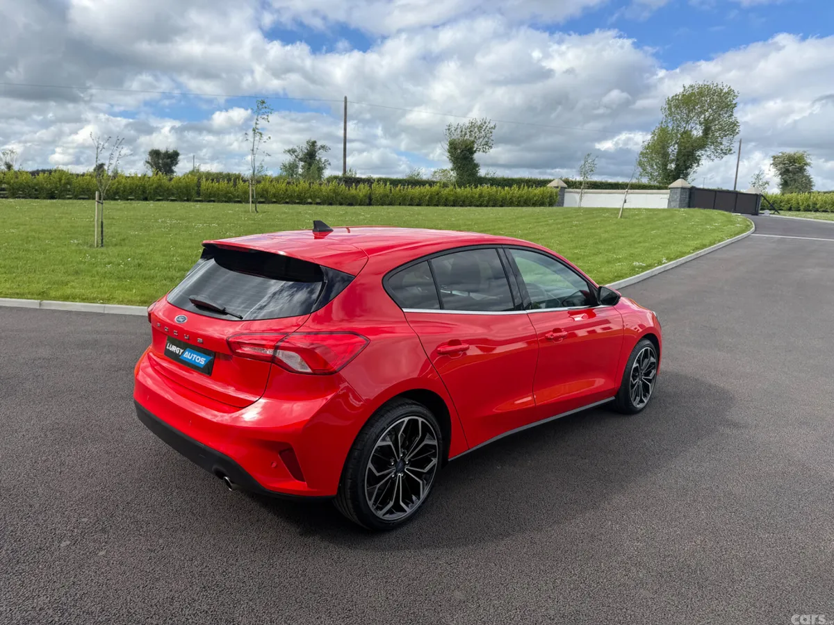Ford Focus Hatchback, Diesel, 2021, Red