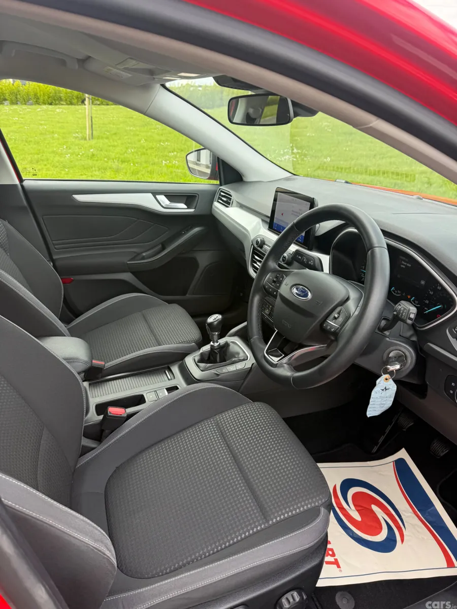 Ford Focus Hatchback, Diesel, 2021, Red