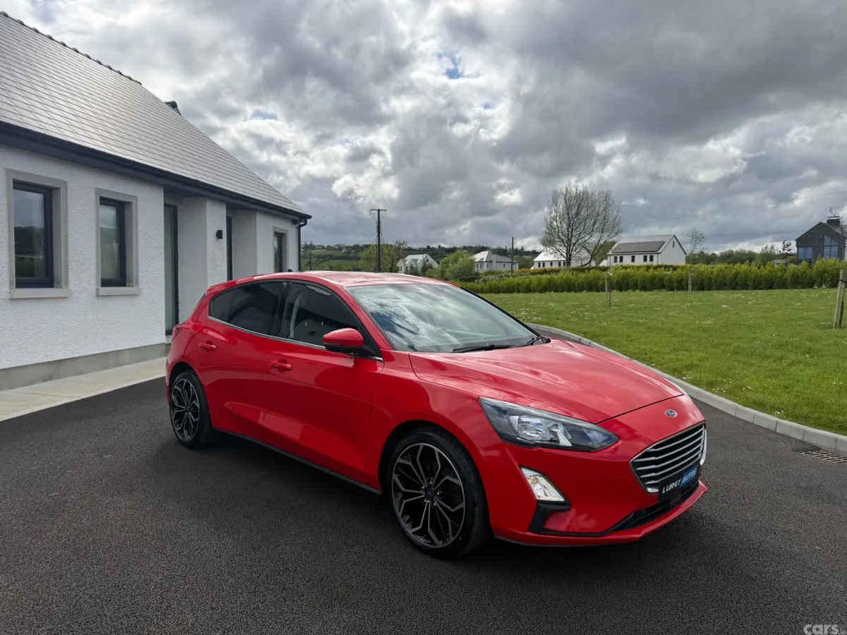 Ford Focus Hatchback, Diesel, 2021, Red