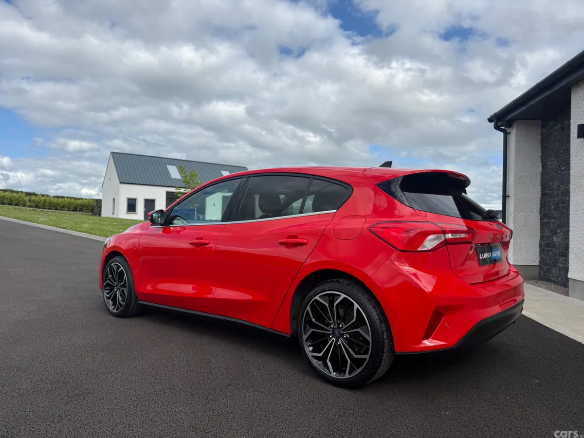 Ford Focus Hatchback, Diesel, 2021, Red