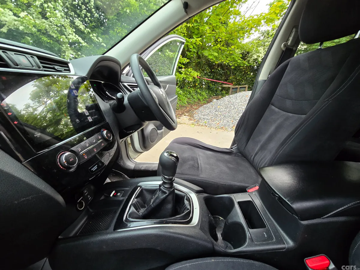 Nissan X-Trail SUV, Petrol, 2017, White