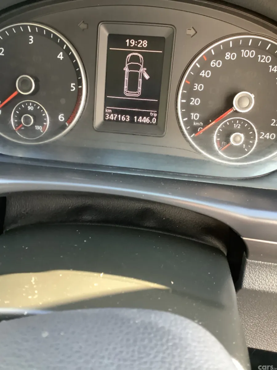 Volkswagen Touran MPV, Diesel, 2014, Brown