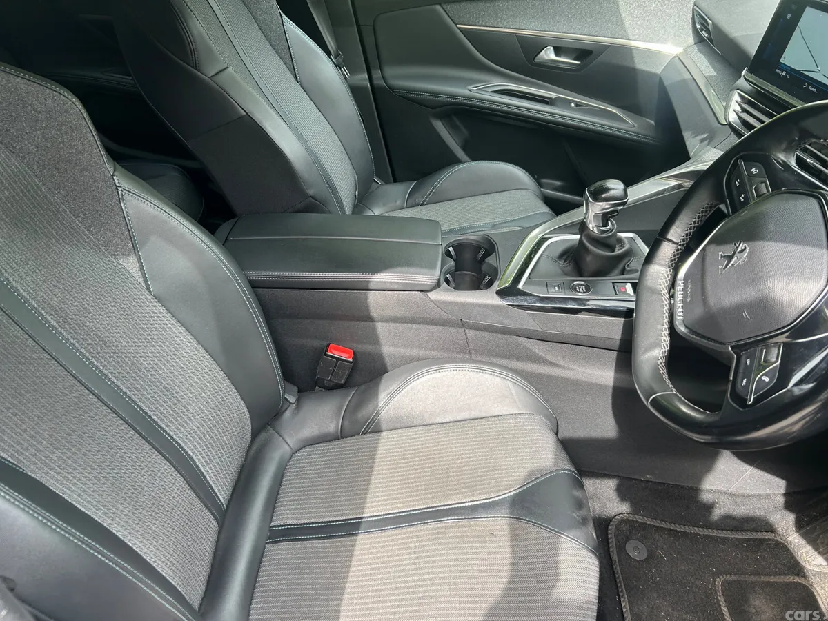 Peugeot 3008 MPV, Diesel, 2022, Blue
