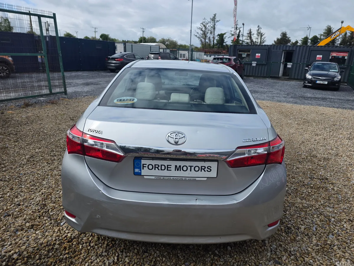 Toyota Corolla Saloon, Diesel, 2014, Silver