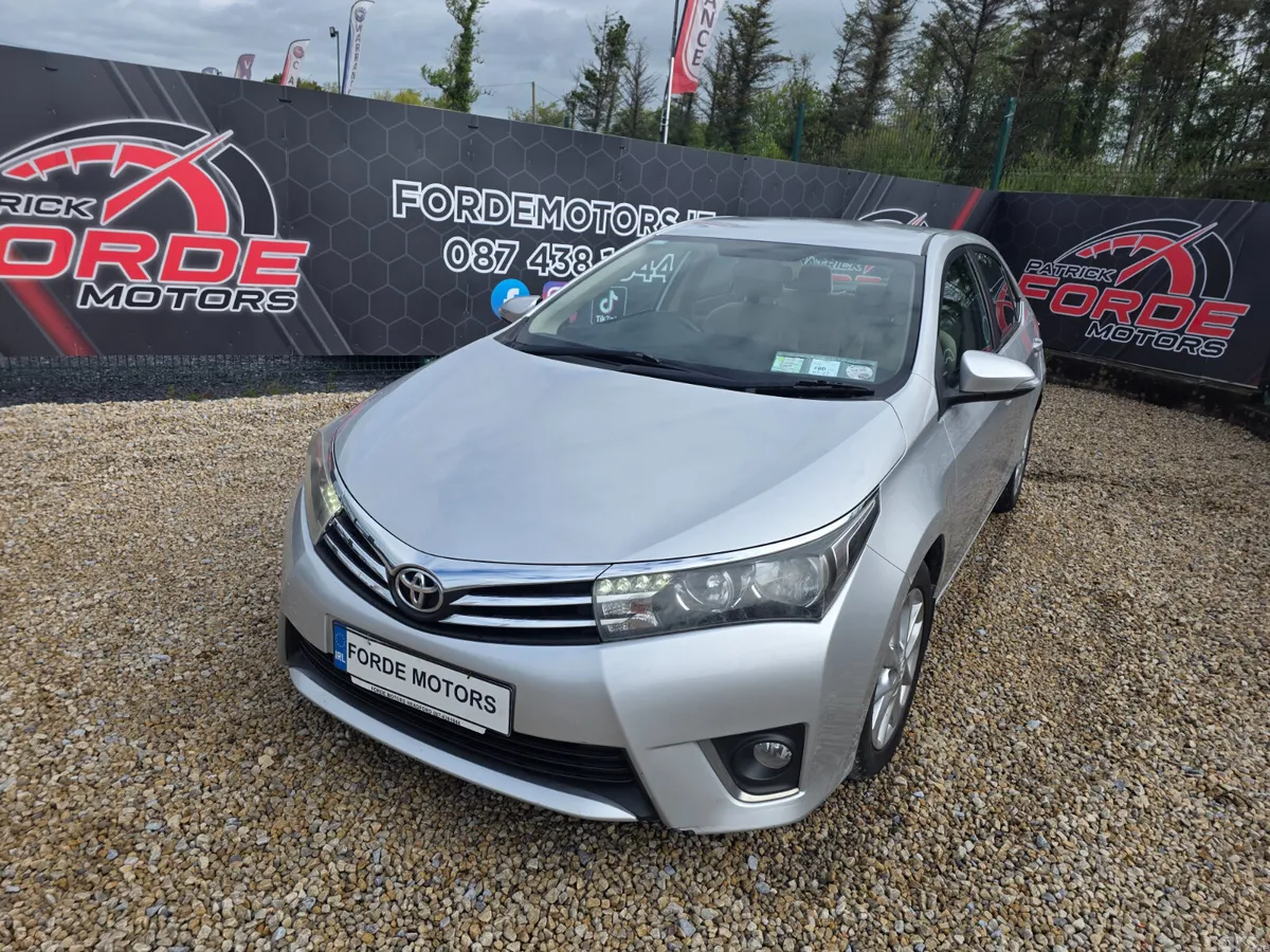 Toyota Corolla Saloon, Diesel, 2014, Silver