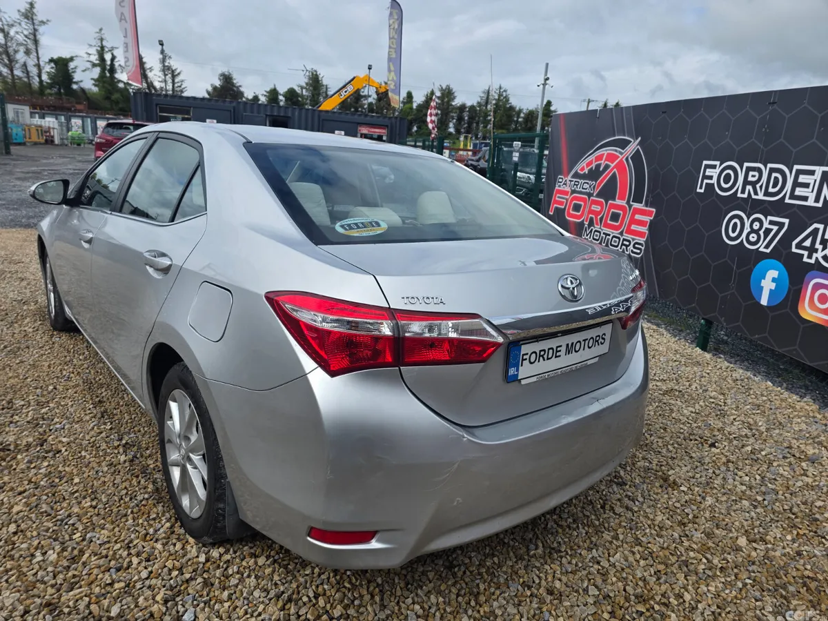 Toyota Corolla Saloon, Diesel, 2014, Silver