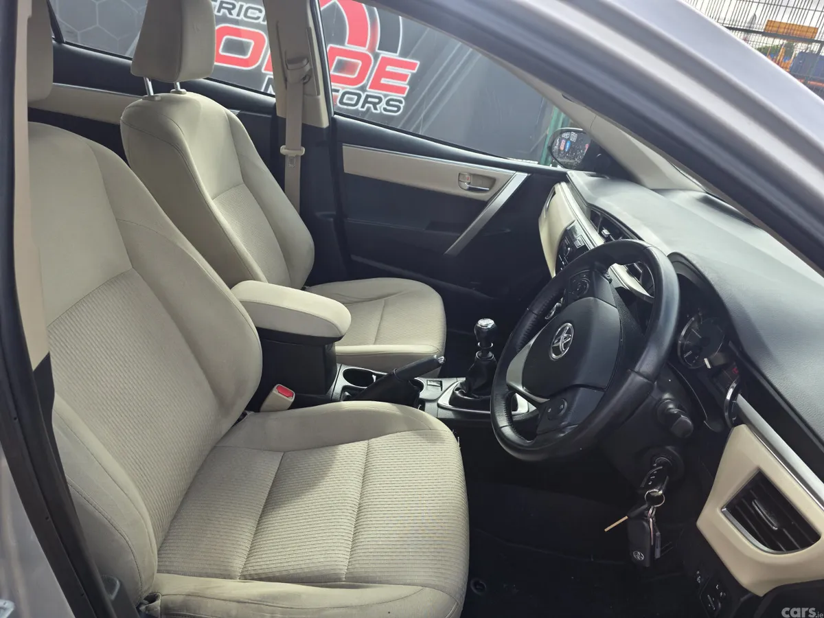 Toyota Corolla Saloon, Diesel, 2014, Silver