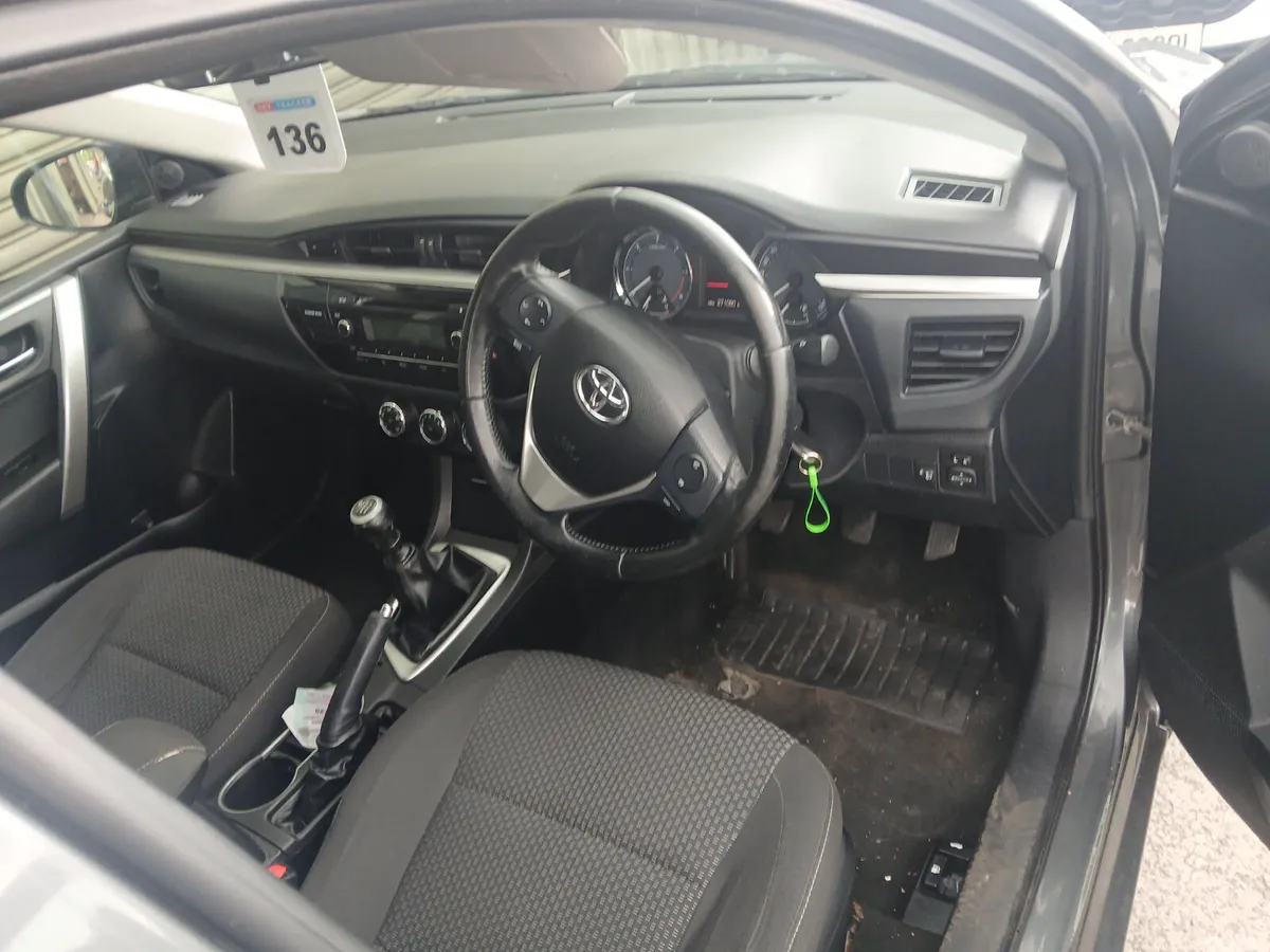 Toyota Corolla Saloon, Diesel, 2015, Grey