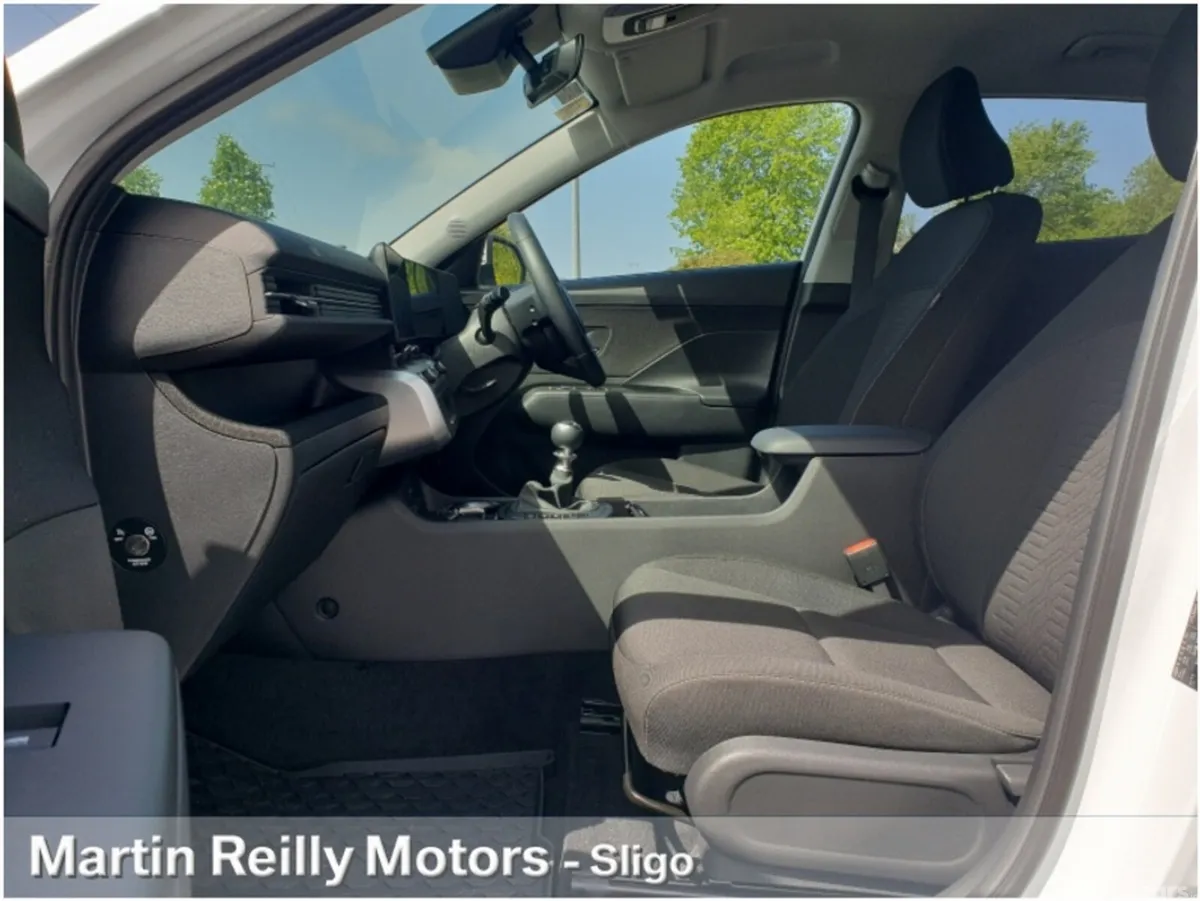 Hyundai KONA MPV, Petrol, 2026, White