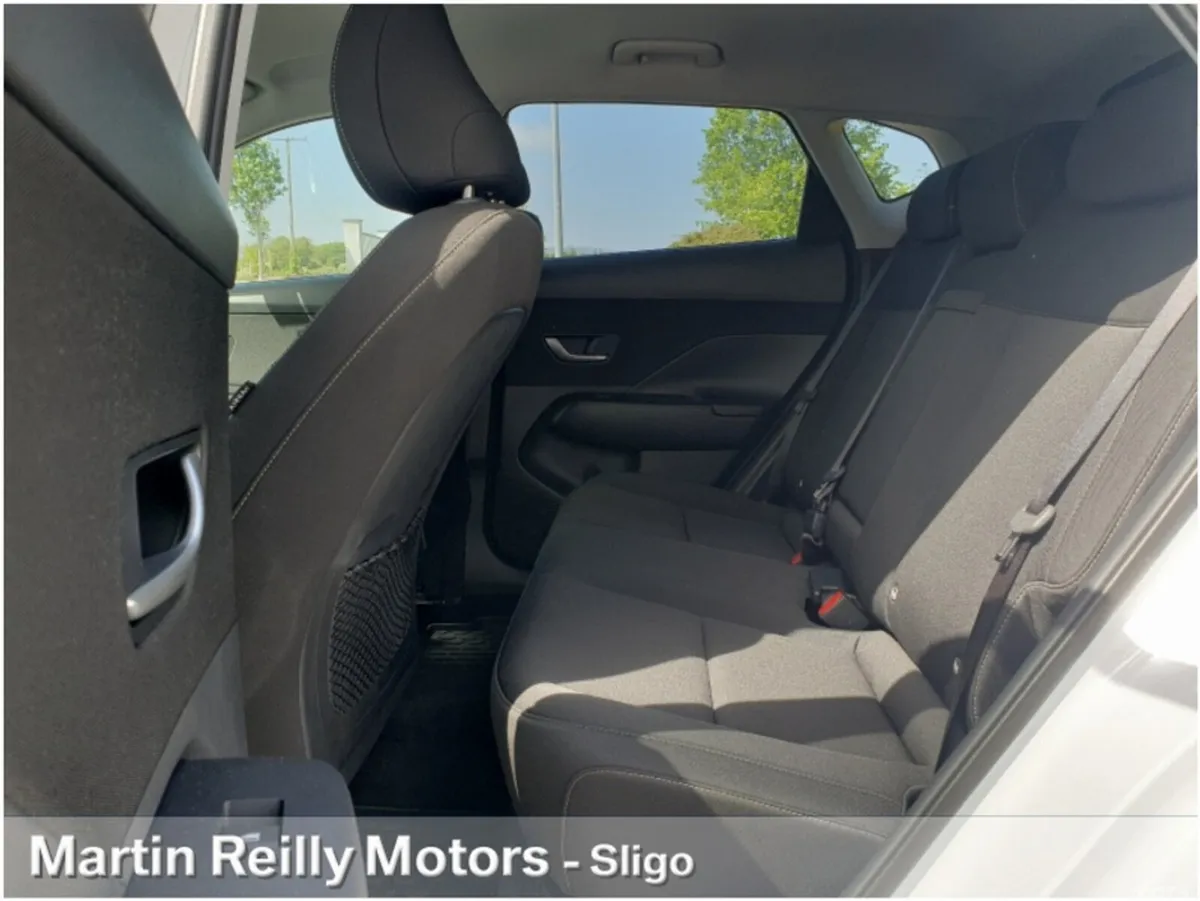 Hyundai KONA MPV, Petrol, 2026, White