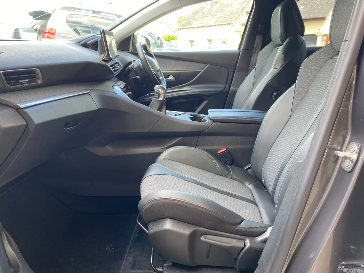 Peugeot 3008 MPV, Diesel, 2022, Grey