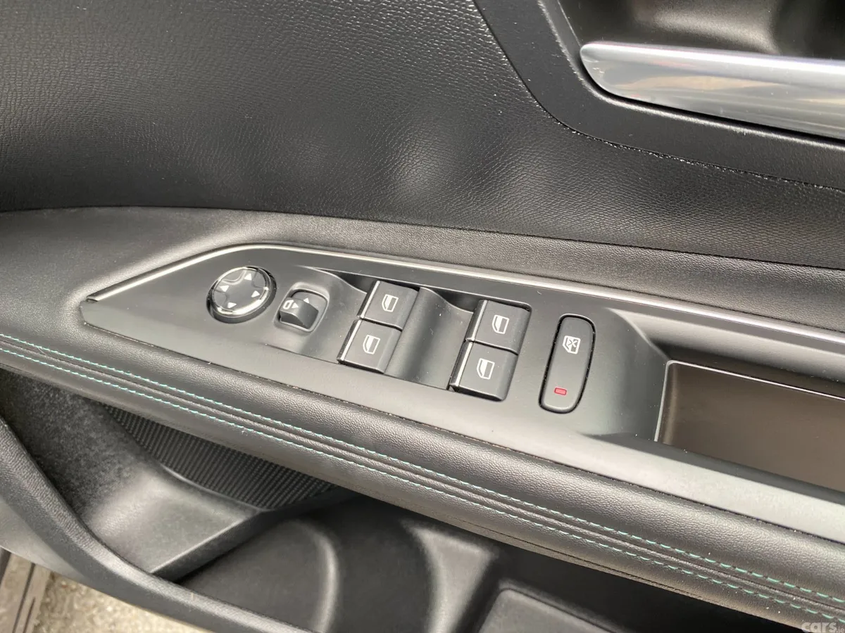 Peugeot 3008 MPV, Diesel, 2022, Grey