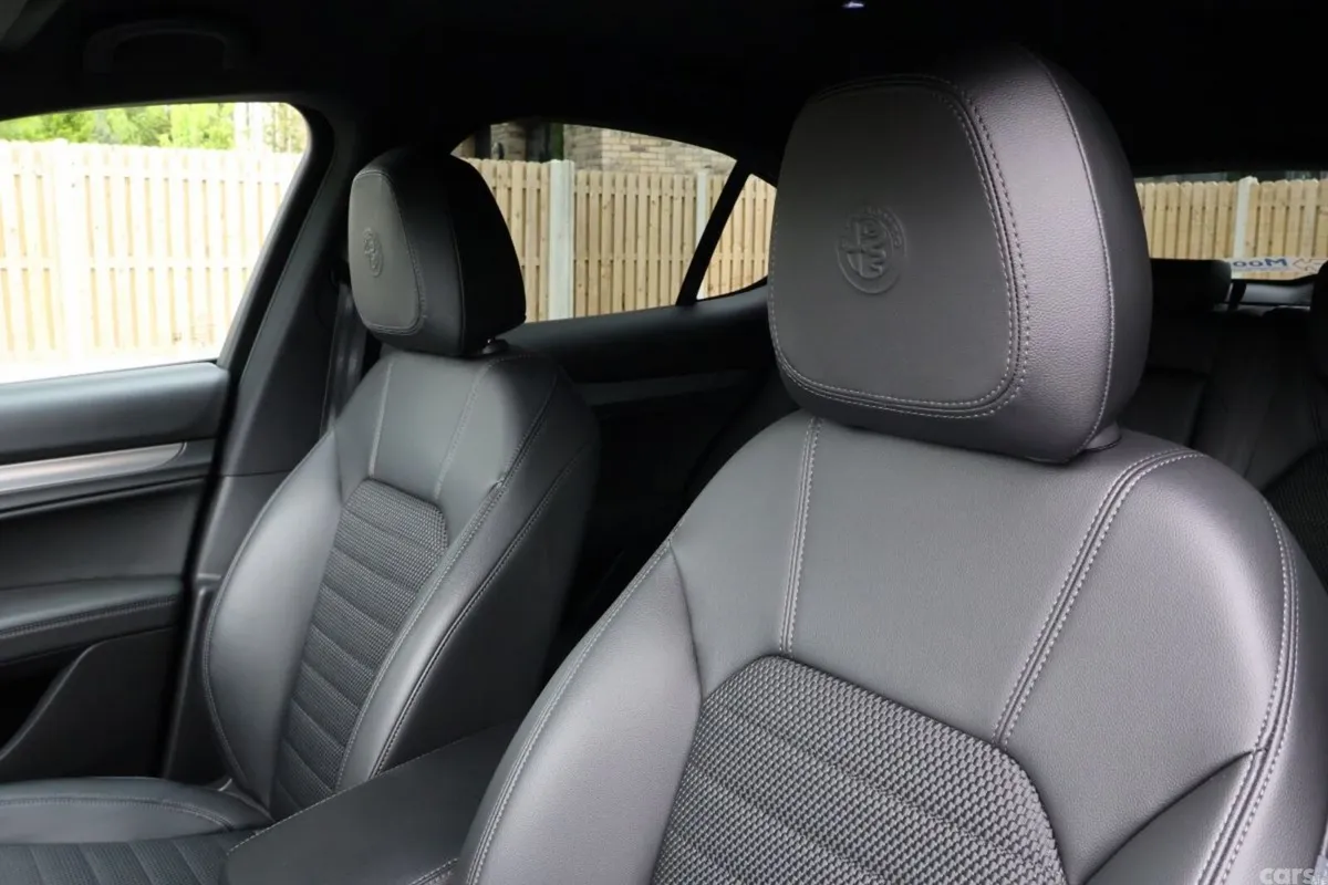 Alfa Romeo Stelvio Estate, Diesel, 2023, Blue