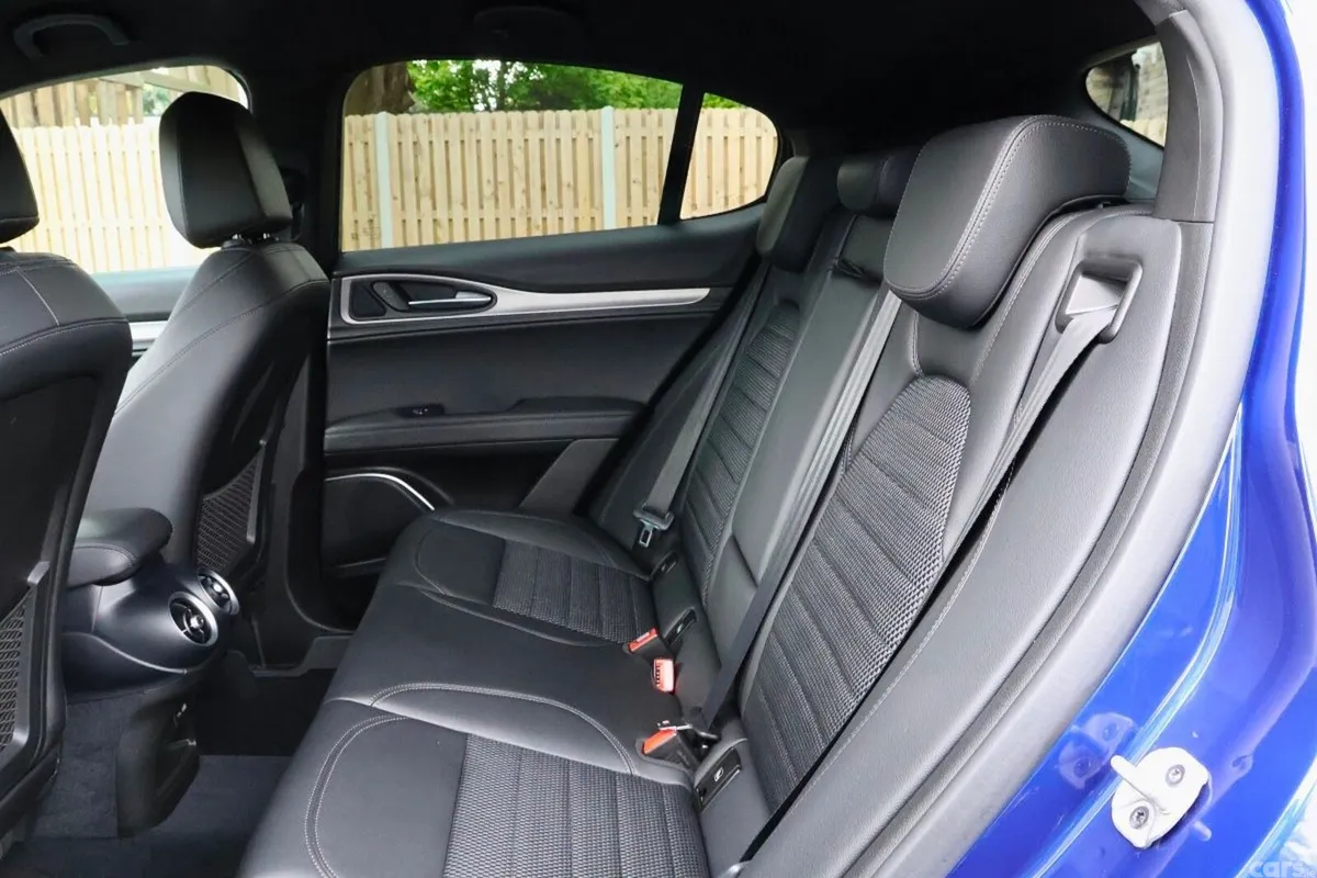 Alfa Romeo Stelvio Estate, Diesel, 2023, Blue