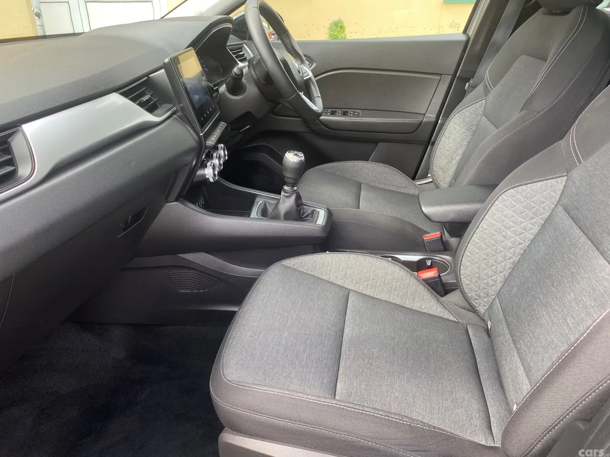 Renault Captur Hatchback, Petrol, 2022, Grey