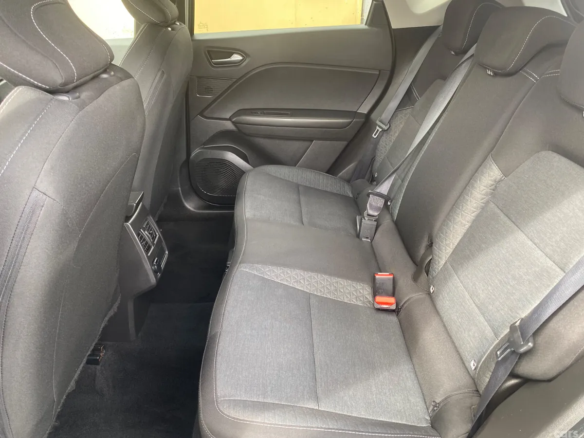 Renault Captur Hatchback, Petrol, 2022, Grey