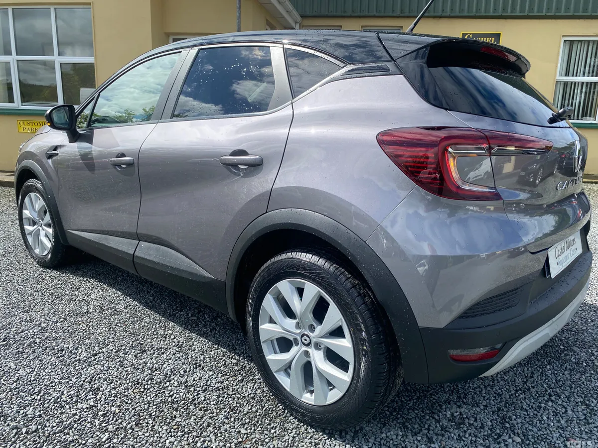 Renault Captur Hatchback, Petrol, 2022, Grey