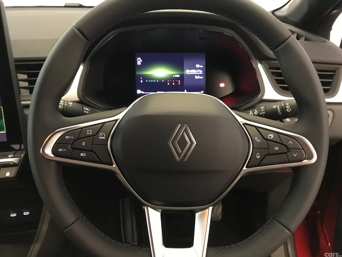 Renault Captur Hatchback, Petrol, 2026, Red