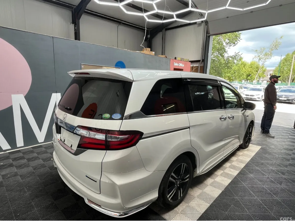 Honda Odyssey MPV, Petrol Hybrid, 2017, White
